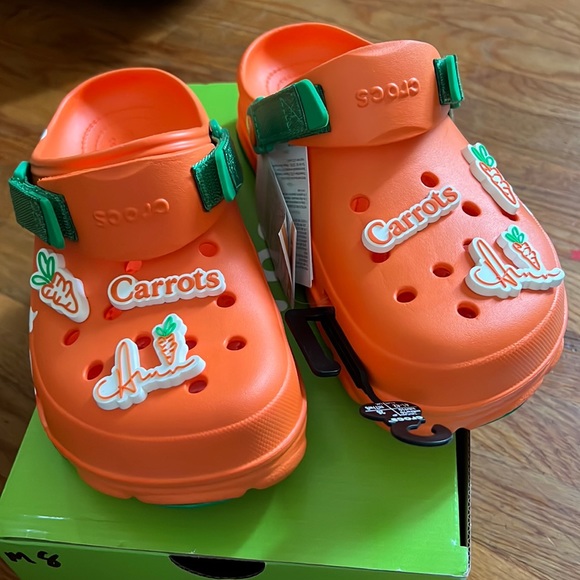 LIMIT EDITION CROCS X CARROTS - Picture 1 of 5